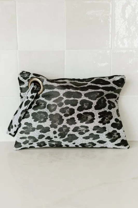 ALEXA OVERSIZED CLUTCH WITH WRISTLET