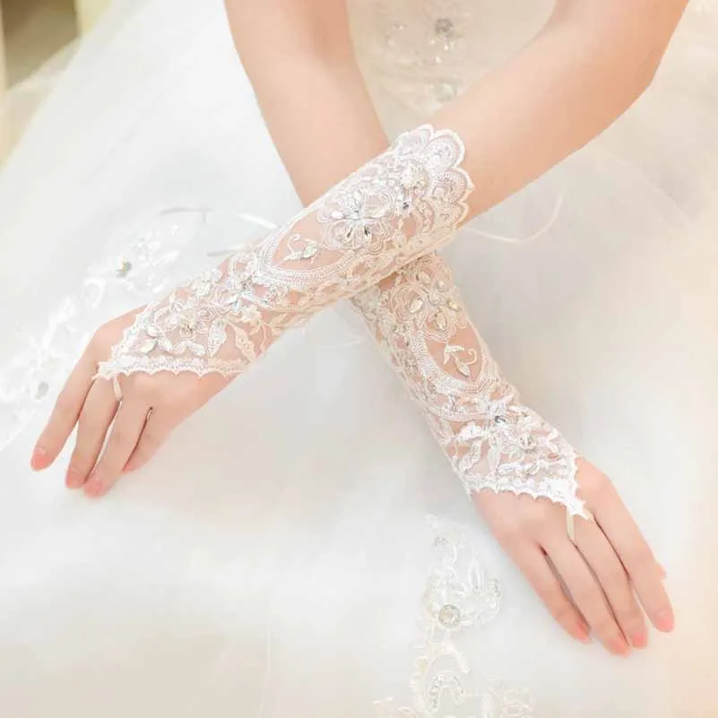 Attractive Lace Wedding Gloves