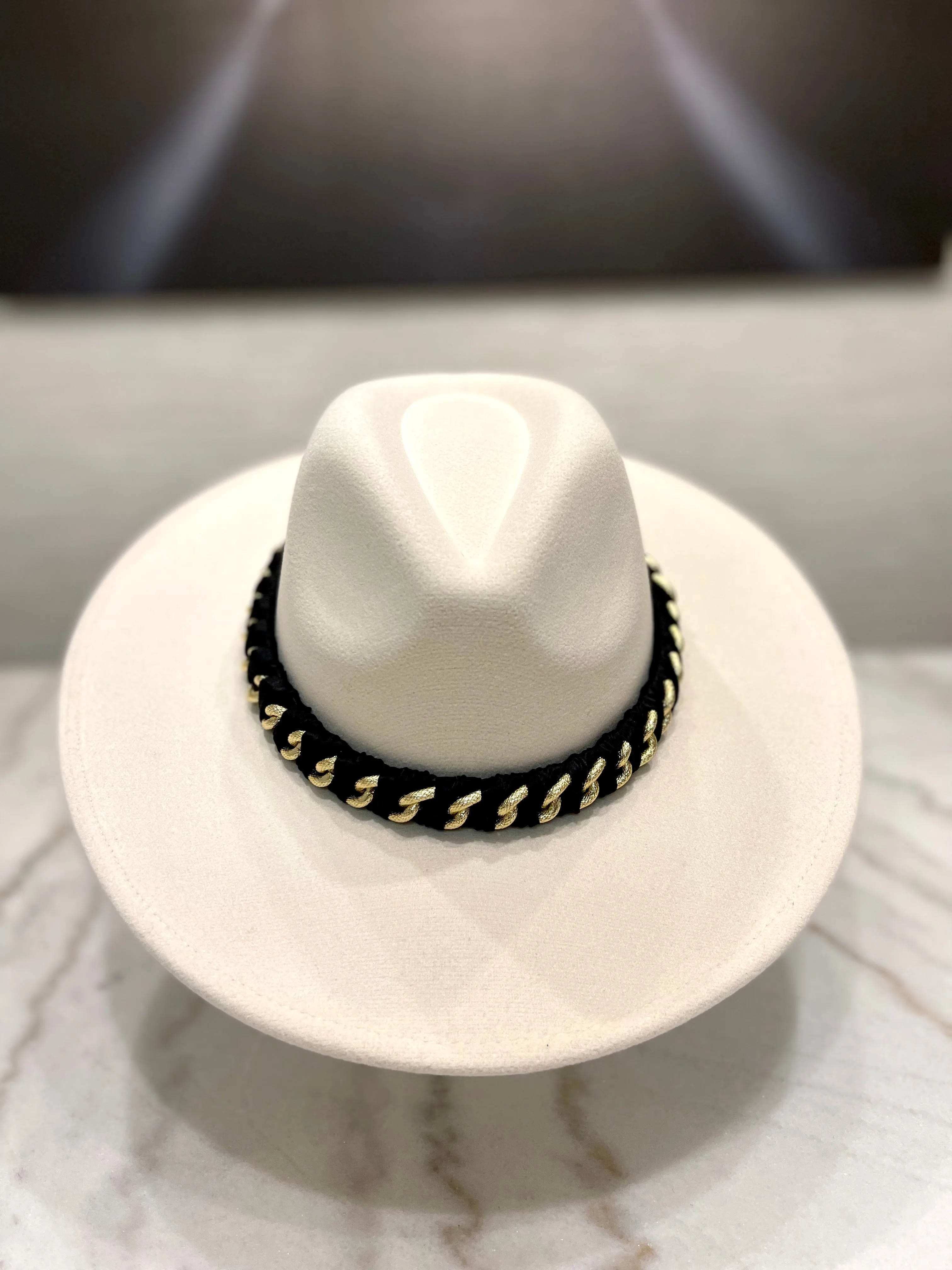 Fedora w/Chunky Rope Chain