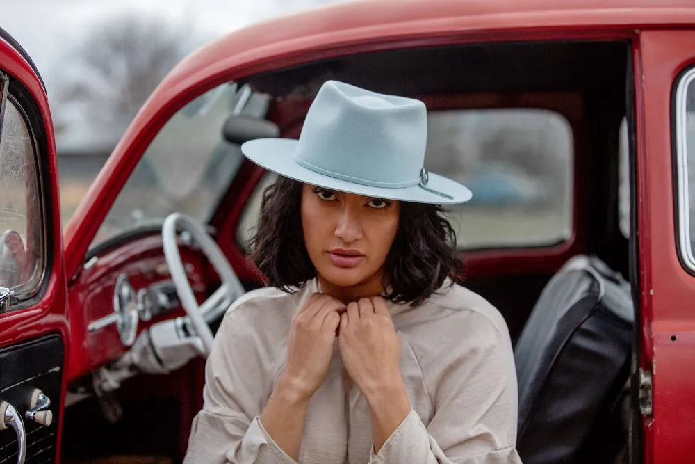 KENNY WIDE STIFF BRIM HAT - SKY