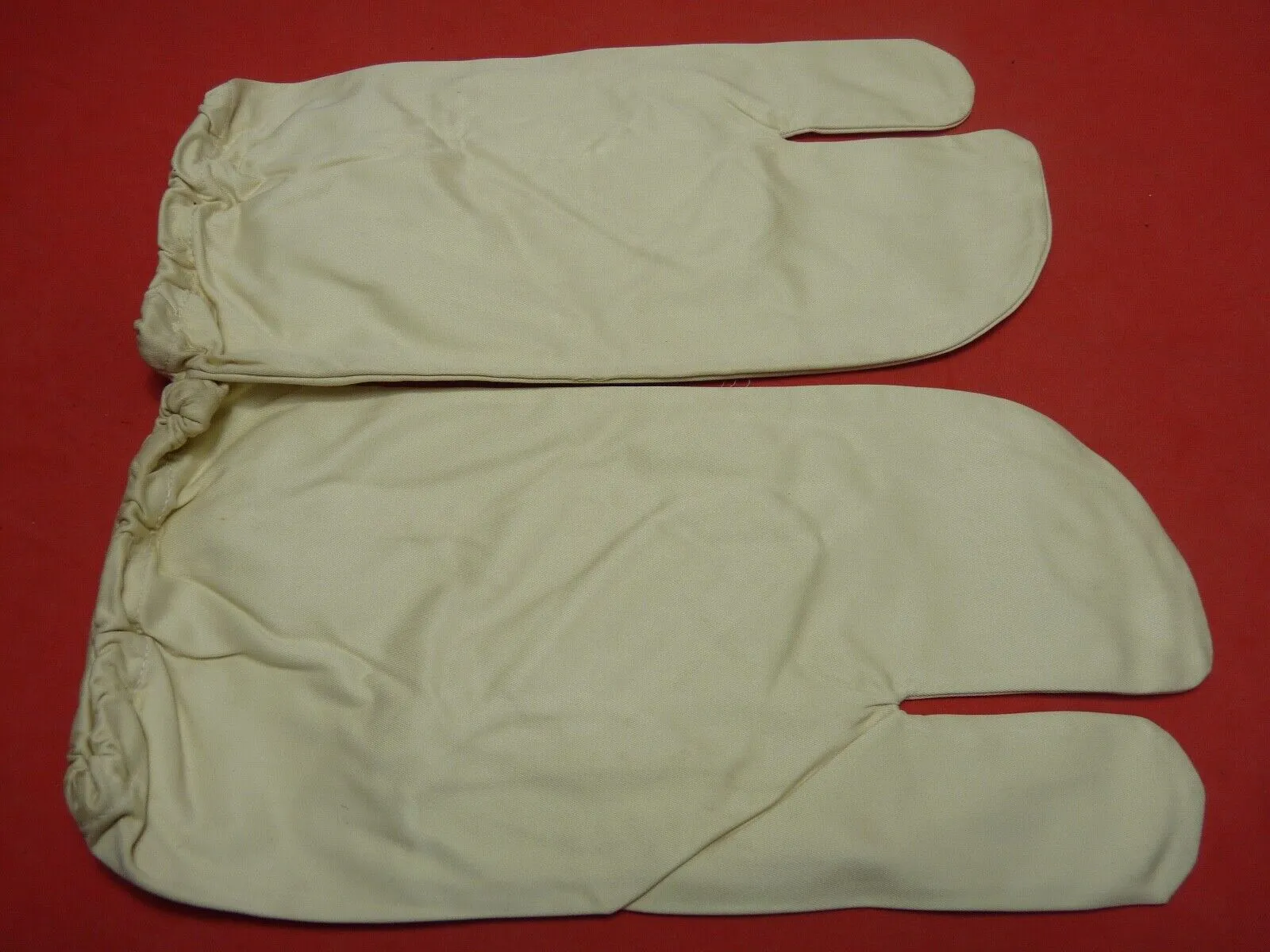 Original WW2 British Army Gunners Winter White Gloves - Dated 1941