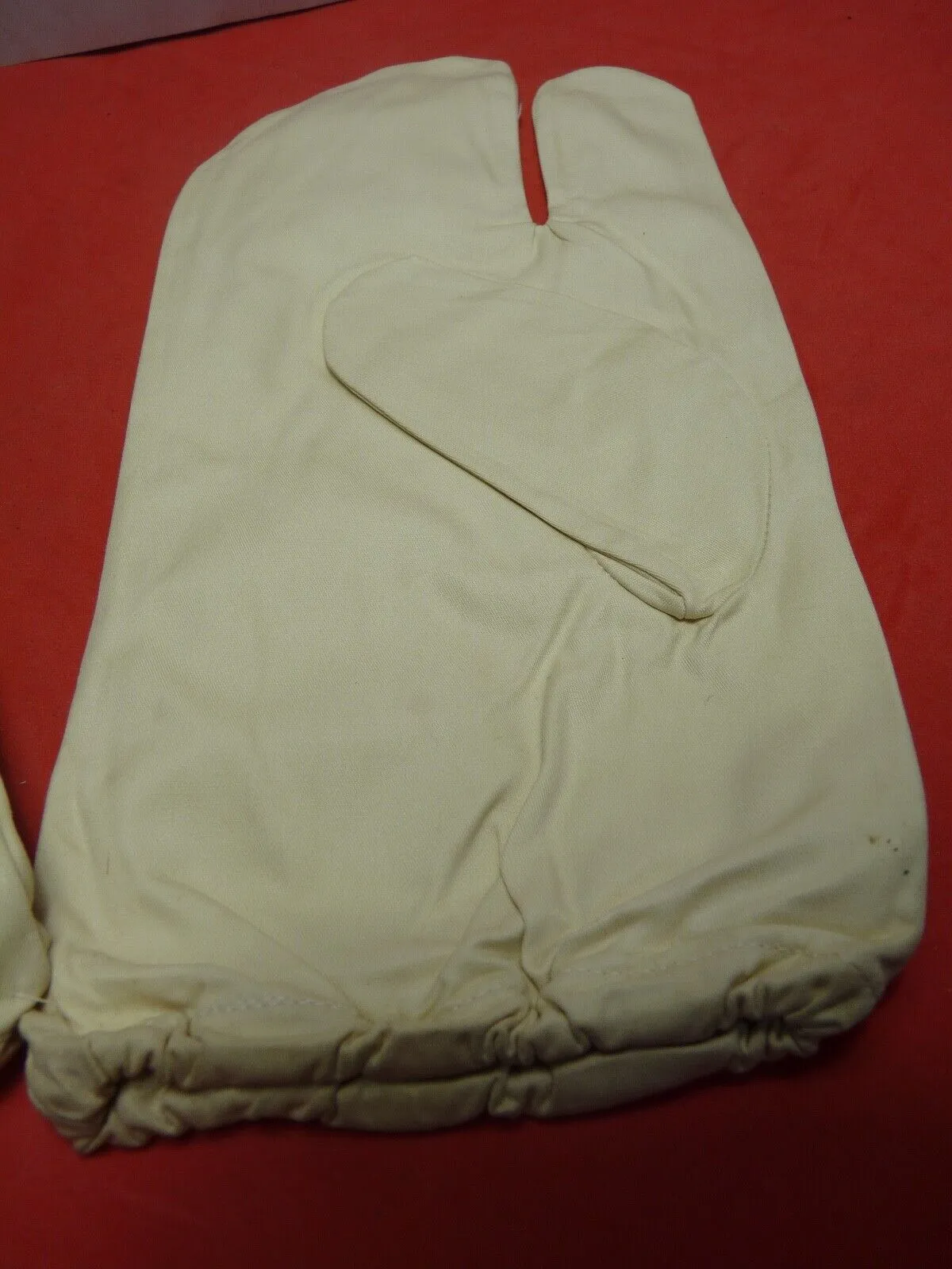 Original WW2 British Army Gunners Winter White Gloves - Dated 1941