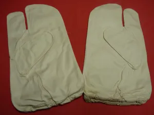 Original WW2 British Army Gunners Winter White Gloves - Dated 1941