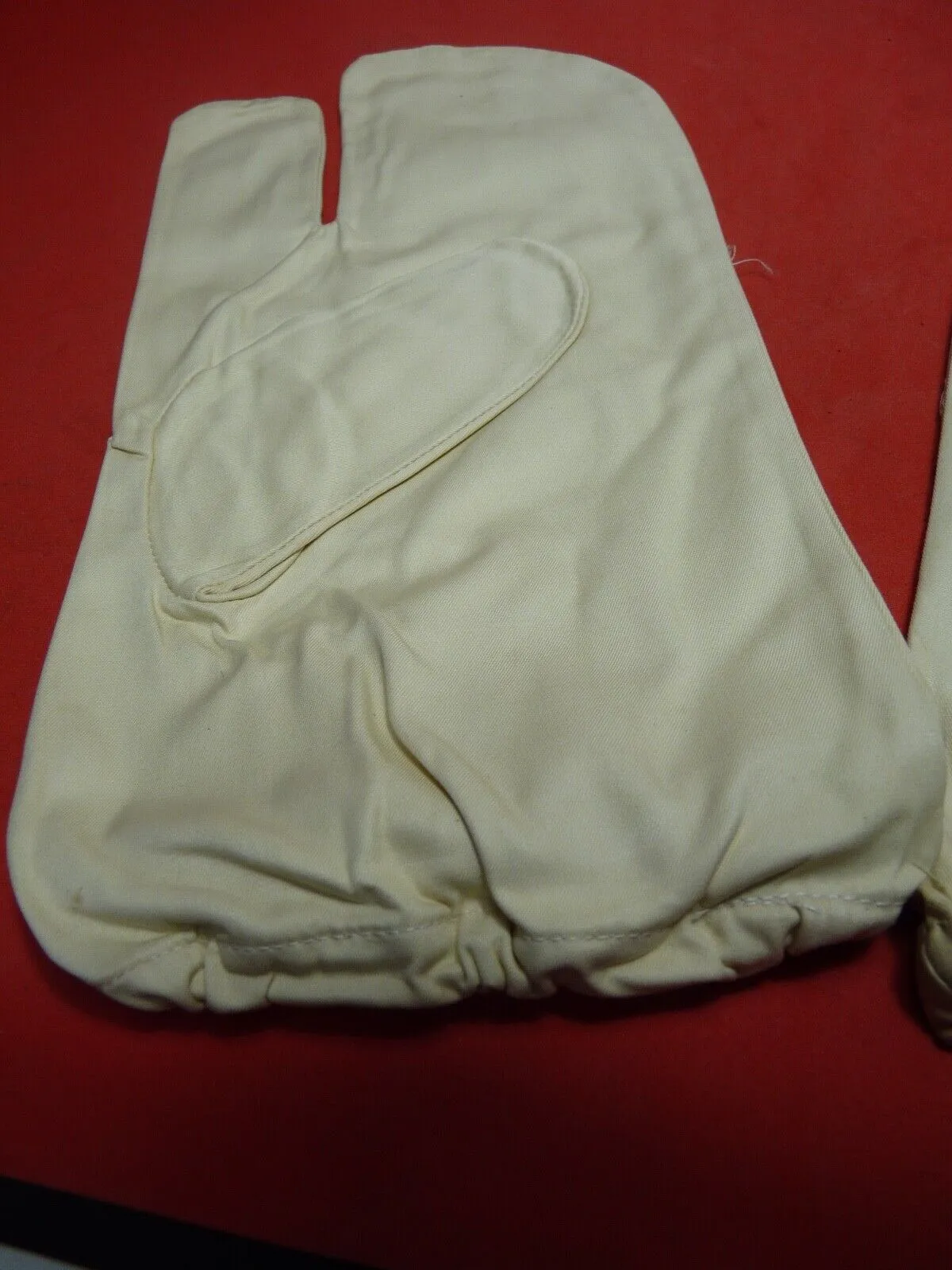 Original WW2 British Army Gunners Winter White Gloves - Dated 1941