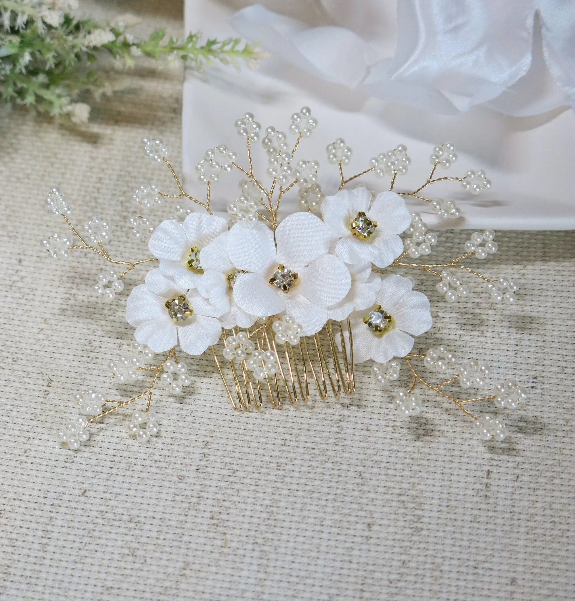 Silk White Flower Bridal Hair Comb, Wedding Floral Gold Hairpiece, Bridesmaid Silk Floral Hairpiece