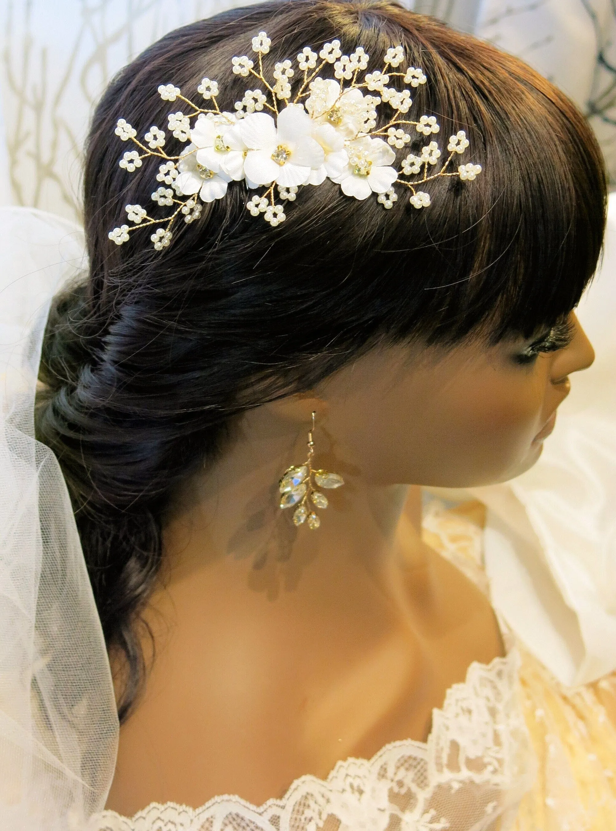 Silk White Flower Bridal Hair Comb, Wedding Floral Gold Hairpiece, Bridesmaid Silk Floral Hairpiece