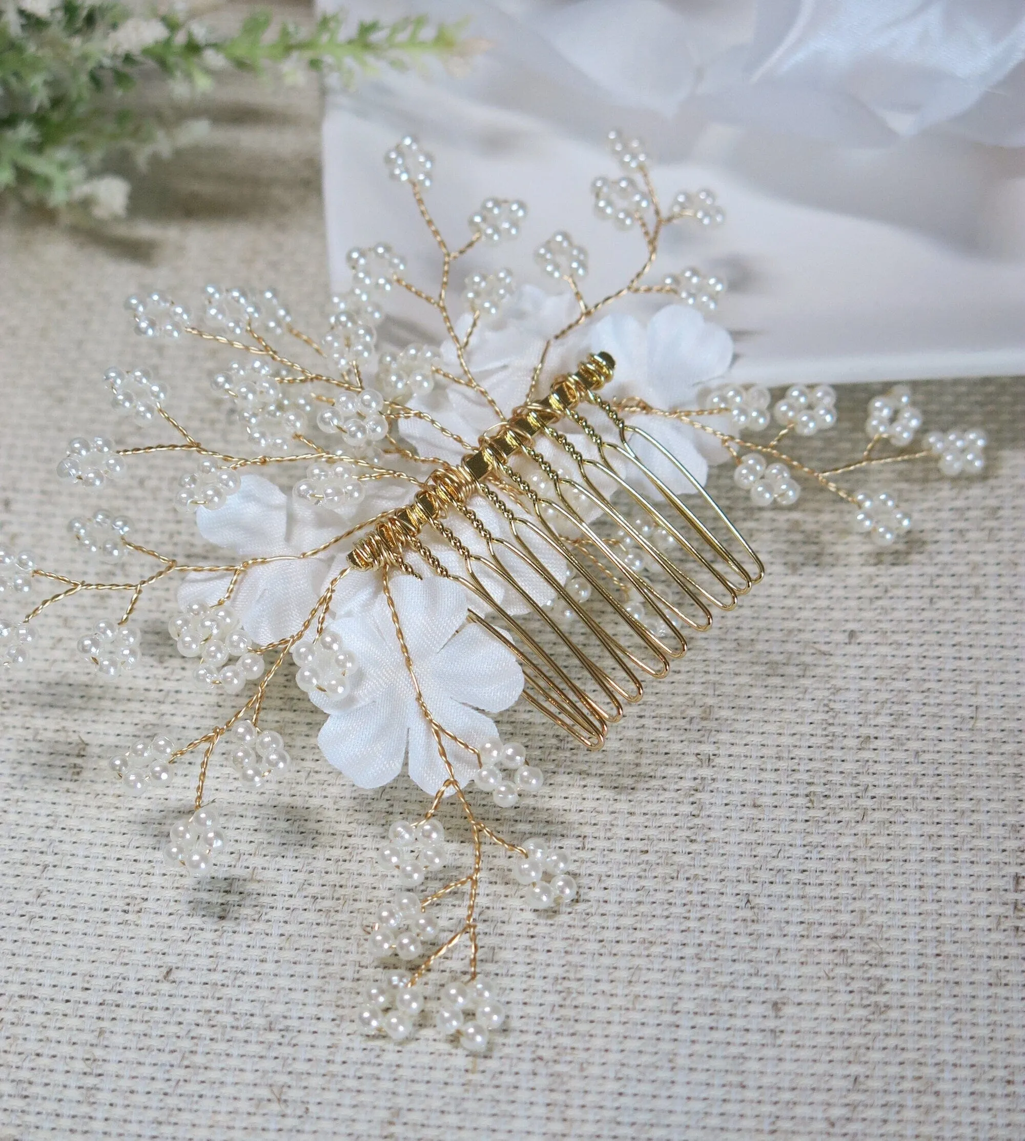 Silk White Flower Bridal Hair Comb, Wedding Floral Gold Hairpiece, Bridesmaid Silk Floral Hairpiece