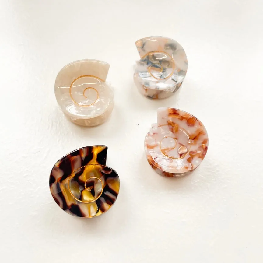 Swirly seashell hair claw in tortoise rose