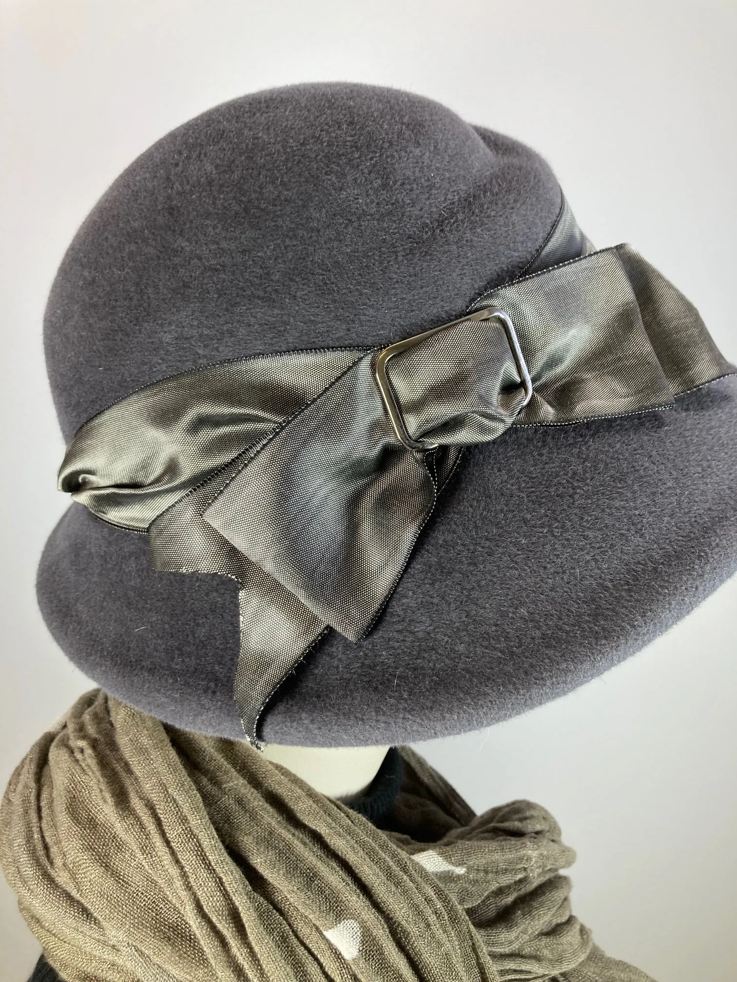 Women's Menswear Warm Wool Felt Hat in Gray for Winter, Ladies Gray Winter Fedora Hat, What a Great Hat.